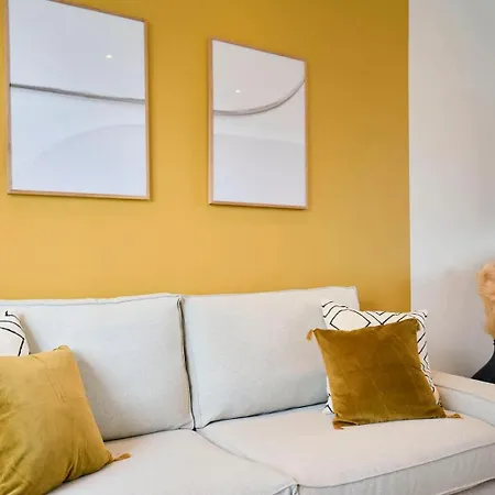 Renovated 1 Bedroom Apartment- Lille * La Madeleine (Nord)