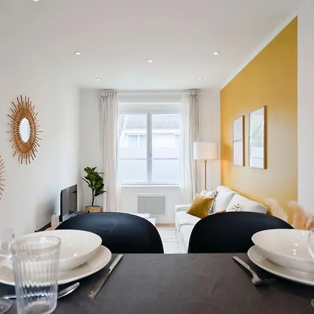 Renovated 1 Bedroom Apartment- Lille * La Madeleine (Nord)