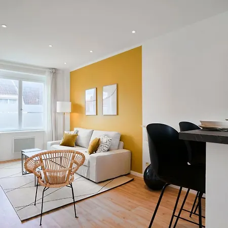 Renovated 1 Bedroom Apartment- Lille * La Madeleine (Nord)